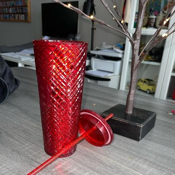 NWT Starbucks Holiday 2021 Red Venti Tumbler - Picture 3 of 4